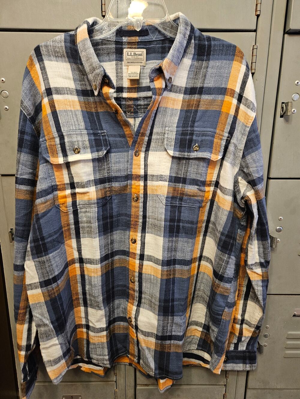 L L Bean mens long sleeve flannel button down shirt size XL slightly fitted